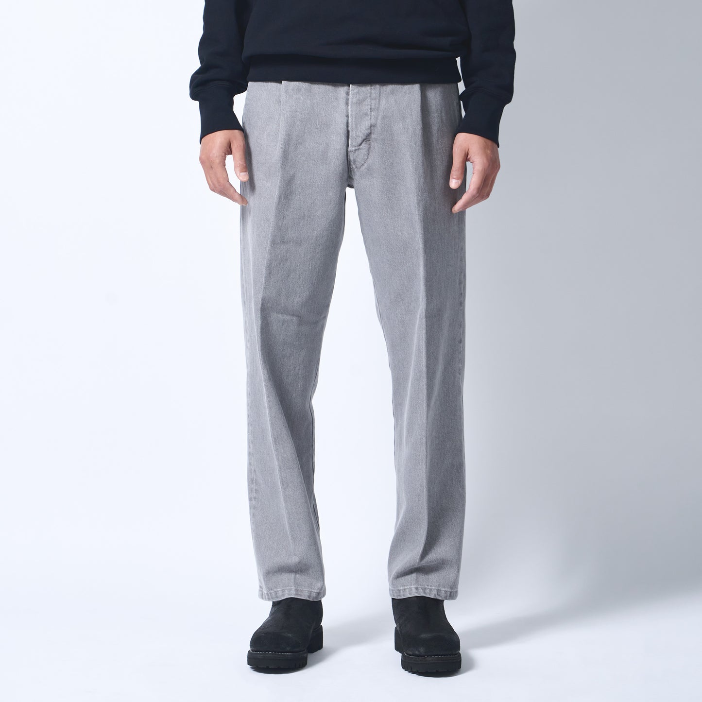 One tuck fade denim pants